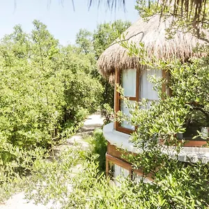 Mamasan Treehouses & Тулум