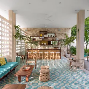 Tiki Tiki **** Tulum